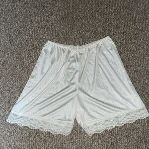 Metropolitan VINTAGE off white culotte bloomers slip size XL